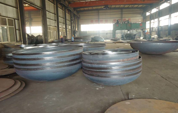 Clad Head For Pressure Vessels