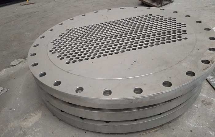 Explosion-bonded Clad Plate