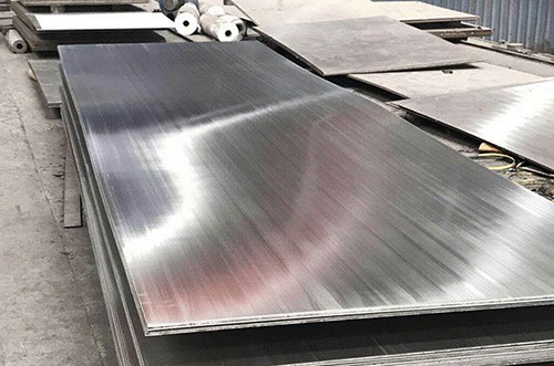 The Difference Between Titanium and Stainless Steel